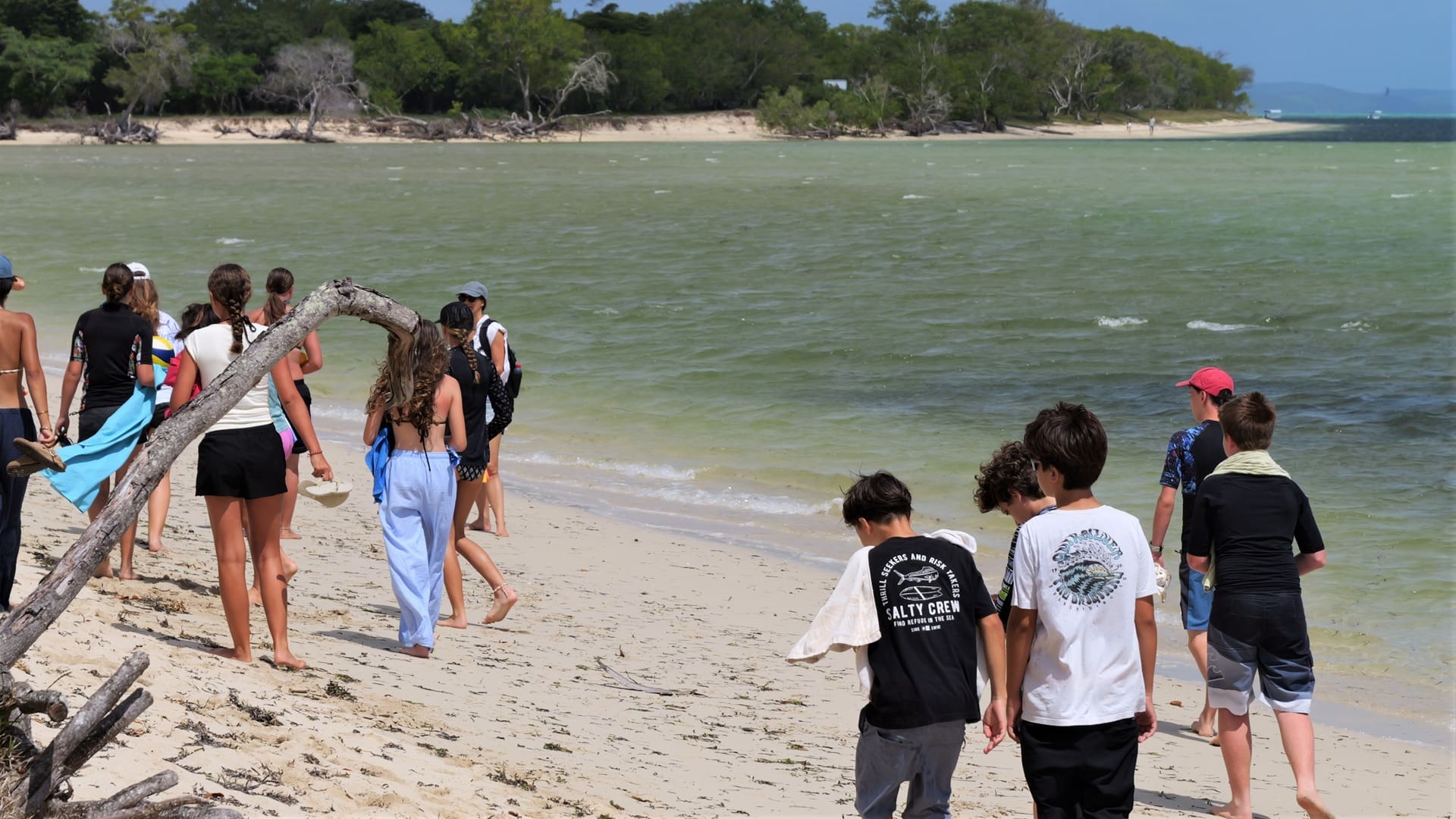Photo de l'article SudMag "DAOVI plante la tente au Centre d’Accueil de Poé"